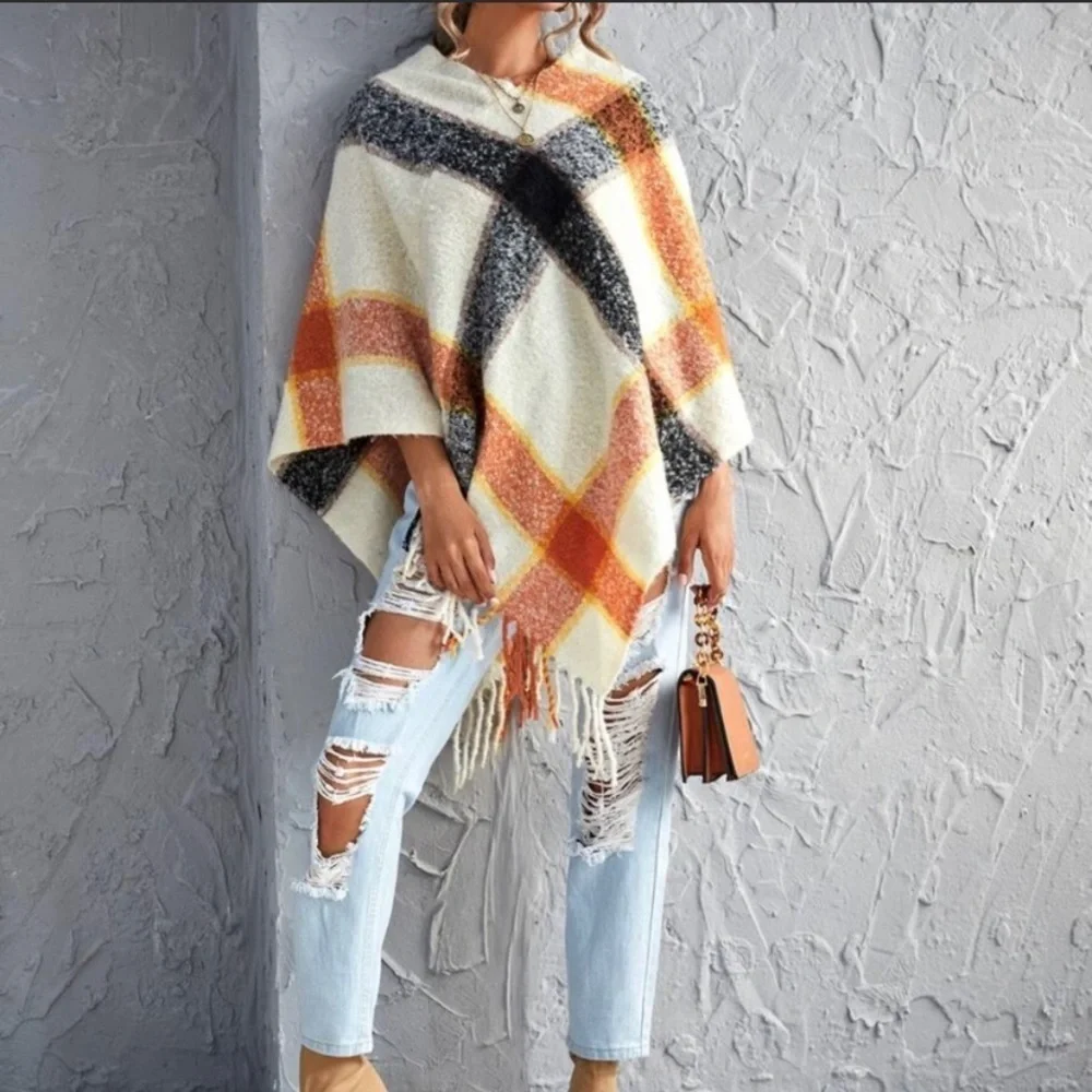 The AILSA Asymmetric Fringe Poncho